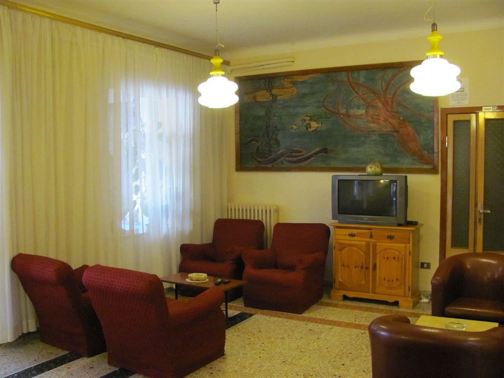 Albergo Moretti Сенигаллия Экстерьер фото